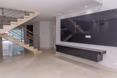 Casa de condomínio para alugar com 320m², 3 quartos e 4 vagas Casa de condomínio para alugar com 320m², 3 quartos e 4 vagasSala