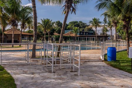 Casa de condomínio para alugar com 320m², 3 quartos e 4 vagas Casa de condomínio para alugar com 320m², 3 quartos e 4 vagasÁrea Comum - Entrada Área de Piscina
