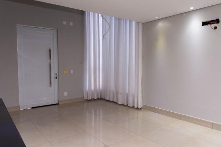 Casa de condomínio para alugar com 320m², 3 quartos e 4 vagas Casa de condomínio para alugar com 320m², 3 quartos e 4 vagasSala
