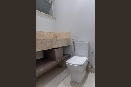 Casa de condomínio para alugar com 320m², 3 quartos e 4 vagas Casa de condomínio para alugar com 320m², 3 quartos e 4 vagasBanheiro Lavabo