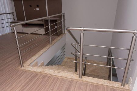 Casa de condomínio para alugar com 320m², 3 quartos e 4 vagas Casa de condomínio para alugar com 320m², 3 quartos e 4 vagasPiso Superior-Escadarias