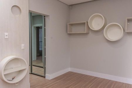 Casa de condomínio para alugar com 320m², 3 quartos e 4 vagas Casa de condomínio para alugar com 320m², 3 quartos e 4 vagasPiso Superior-Suíte 2