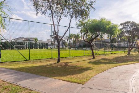 Casa de condomínio para alugar com 320m², 3 quartos e 4 vagas Casa de condomínio para alugar com 320m², 3 quartos e 4 vagasÁrea Comum - Quadra de futebol de campo