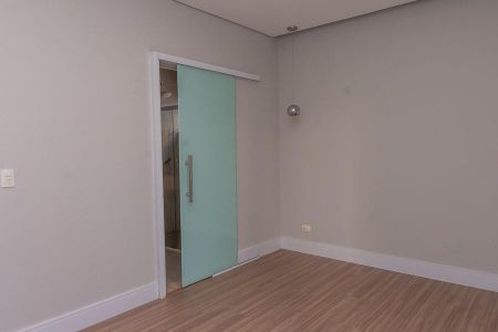 Casa de condomínio para alugar com 320m², 3 quartos e 4 vagas Casa de condomínio para alugar com 320m², 3 quartos e 4 vagasPiso Superior-Suíte 1