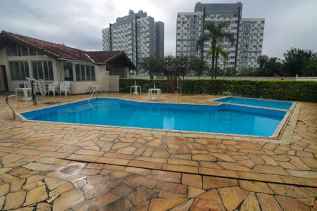 Apartamento à venda com 75m², 2 quartos e sem vagaÁrea comum - Piscina