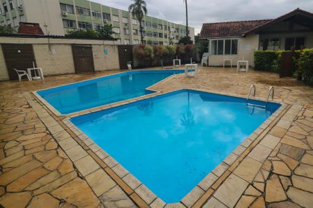 Apartamento à venda com 75m², 2 quartos e sem vagaÁrea comum - Piscina