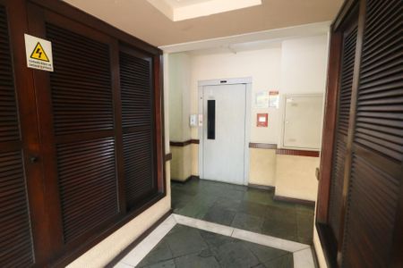 Apartamento à venda com 75m², 2 quartos e sem vagaÁrea comum - Hall de entrada