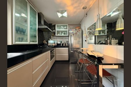 Cozinha de apartamento à venda com 4 quartos, 270m² em Cidade Nova, Belo Horizonte