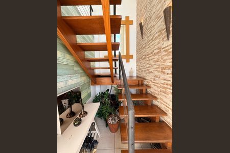 Apartamento à venda com 270m², 4 quartos e 2 vagasEscada