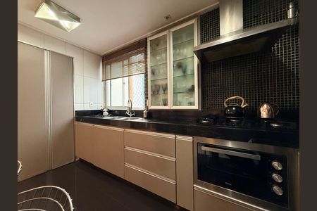 Apartamento à venda com 270m², 4 quartos e 2 vagasCozinha