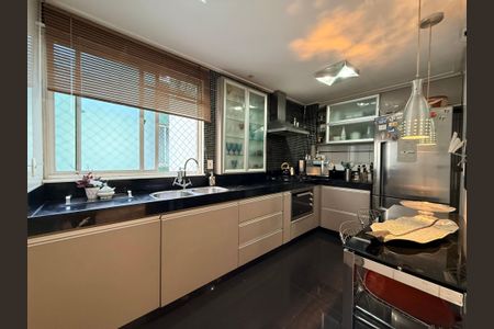 Cozinha de apartamento à venda com 4 quartos, 270m² em Cidade Nova, Belo Horizonte