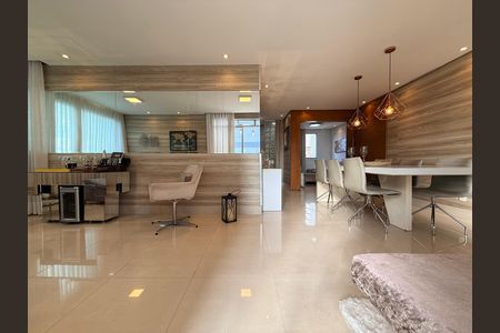 Apartamento à venda com 270m², 4 quartos e 2 vagasSala