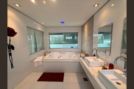 Apartamento à venda com 270m², 4 quartos e 2 vagasBanheiro suite