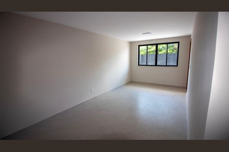 Sala de apartamento para alugar com 2 quartos, 70m² em Jardim Flamboyant, Cabo Frio