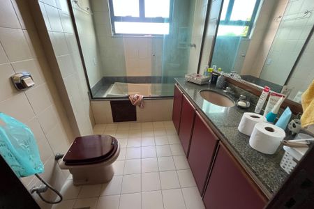 Apartamento para alugar com 184m², 3 quartos e 2 vagasBanheiro 1