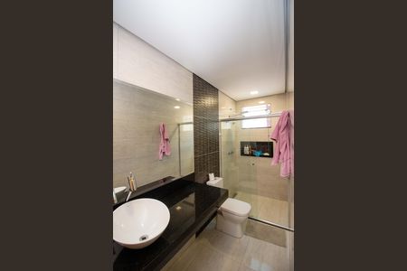 Casa à venda com 230m², 5 quartos e 3 vagasBanheiro da Suíte 2