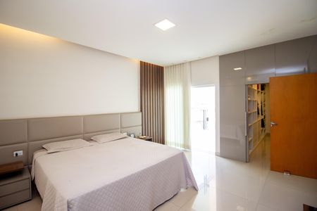 Casa à venda com 230m², 5 quartos e 3 vagasQuarto Suíte