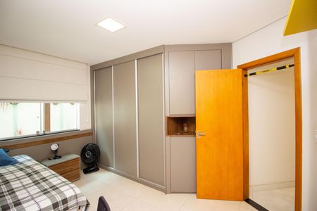 Casa à venda com 230m², 5 quartos e 3 vagasQuarto Suíte 2