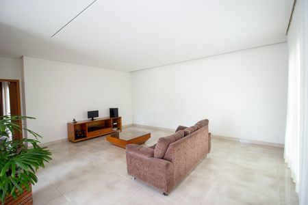 Casa à venda com 230m², 5 quartos e 3 vagasSala de TV