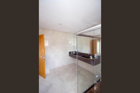 Casa à venda com 230m², 5 quartos e 3 vagasBanheiro da Suíte