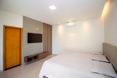 Casa à venda com 230m², 5 quartos e 3 vagasQuarto Suíte
