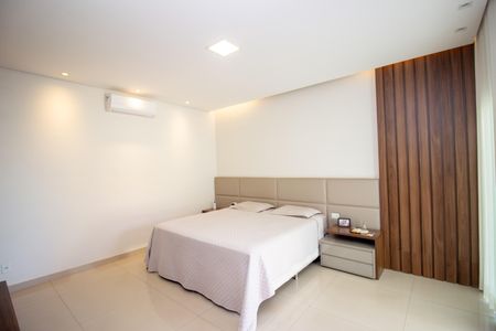 Casa à venda com 230m², 5 quartos e 3 vagasQuarto Suíte