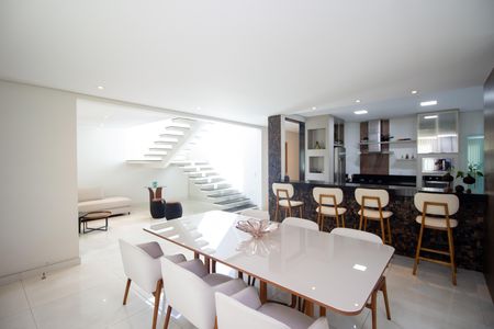 Casa à venda com 230m², 5 quartos e 3 vagasSala de Jantar