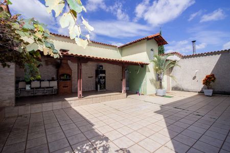 Casa à venda com 230m², 5 quartos e 3 vagasQuintal