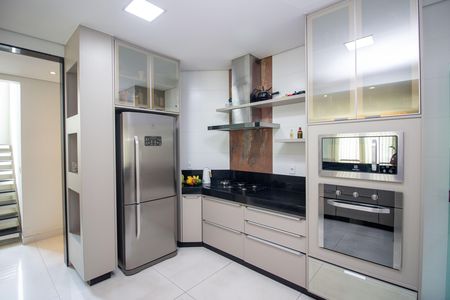 Casa à venda com 230m², 5 quartos e 3 vagasCozinha e Área de Serviço