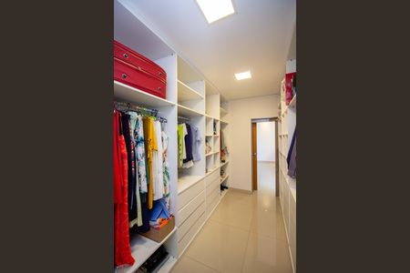 Casa à venda com 230m², 5 quartos e 3 vagasCloset da suíte