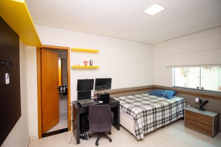 Casa à venda com 230m², 5 quartos e 3 vagasQuarto Suíte 2