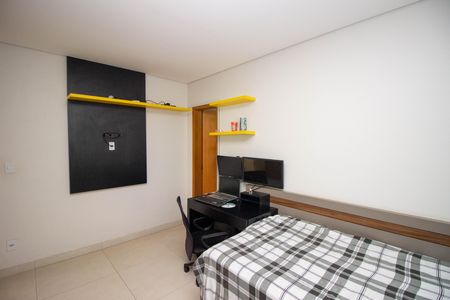 Casa à venda com 230m², 5 quartos e 3 vagasQuarto Suíte 2
