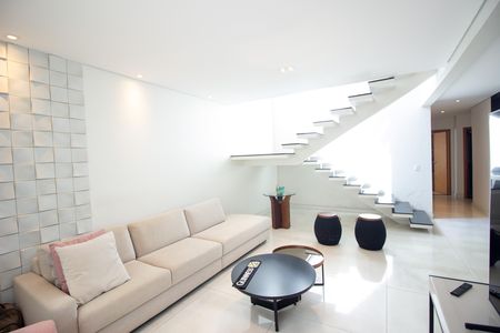 Casa à venda com 230m², 5 quartos e 3 vagasSala