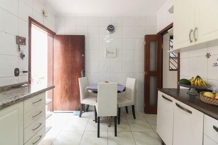 Casa à venda com 136m², 3 quartos e 2 vagas Casa à venda com 136m², 3 quartos e 2 vagasCozinha