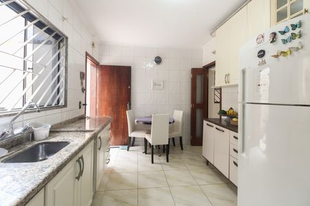 Casa à venda com 136m², 3 quartos e 2 vagas Casa à venda com 136m², 3 quartos e 2 vagasCozinha