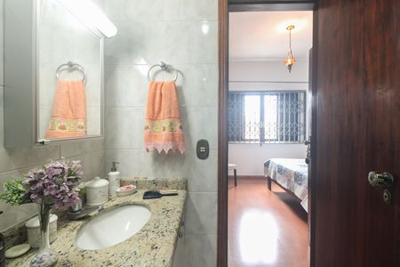 Casa à venda com 136m², 3 quartos e 2 vagas Casa à venda com 136m², 3 quartos e 2 vagasBanheiro Suíte