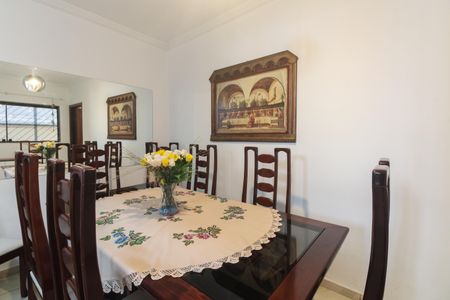 Casa à venda com 136m², 3 quartos e 2 vagas Casa à venda com 136m², 3 quartos e 2 vagasSala