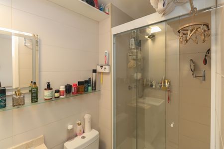 Apartamento à venda com 62m², 2 quartos e 2 vagas Apartamento à venda com 62m², 2 quartos e 2 vagasBanheiro da Suíte