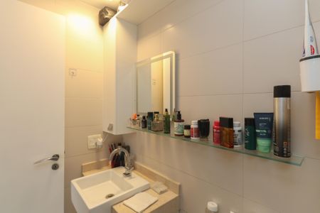 Apartamento à venda com 62m², 2 quartos e 2 vagas Apartamento à venda com 62m², 2 quartos e 2 vagasBanheiro da Suíte