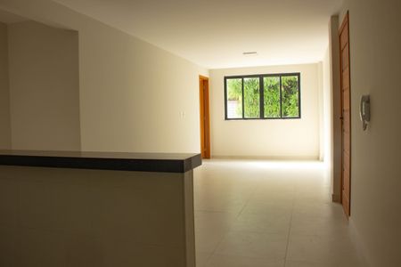 Sala/Cozinha de apartamento para alugar com 2 quartos, 70m² em Jardim Flamboyant, Cabo Frio