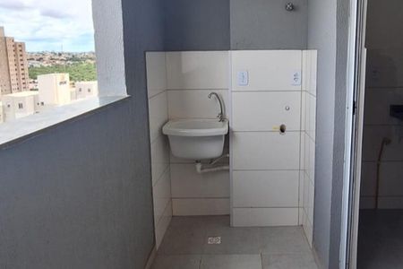 Área de serviço de apartamento para alugar com 2 quartos, 50m² em Jardim Inconfidencia, Uberlândia
