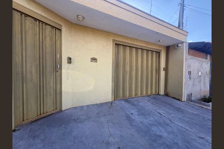 Casa para alugar com 70m², 2 quartos e 2 vagasFachada