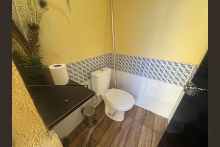 Casa para alugar com 70m², 2 quartos e 2 vagasBanheiro 1