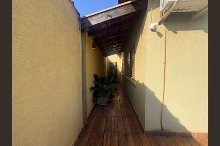 Casa para alugar com 70m², 2 quartos e 2 vagasCorredor