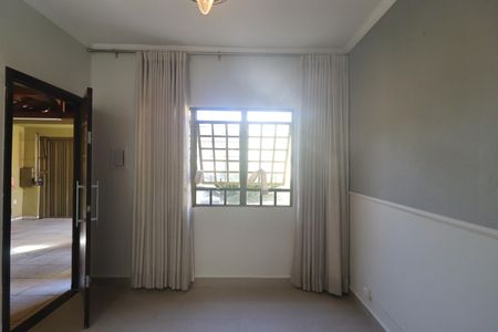 Casa para alugar com 70m², 2 quartos e 2 vagasSala