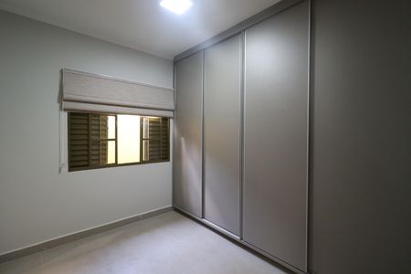 Casa para alugar com 70m², 2 quartos e 2 vagasQuarto 1