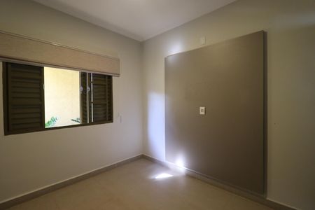 Casa para alugar com 70m², 2 quartos e 2 vagasQuarto 1