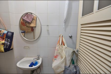 Apartamento à venda com 115m², 3 quartos e 2 vagas Apartamento à venda com 115m², 3 quartos e 2 vagasBanheiro de Serviço