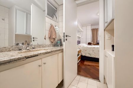 Apartamento à venda com 133m², 3 quartos e 2 vagasBanheiro da Suíte 2