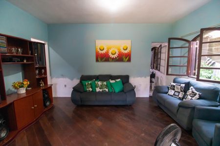 Sala de casa para alugar com 4 quartos, 176m² em Trindade, São Gonçalo